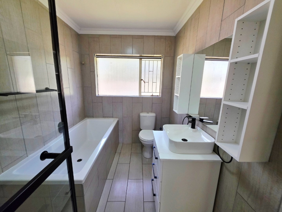 5 Bedroom Property for Sale in Pellissier Free State